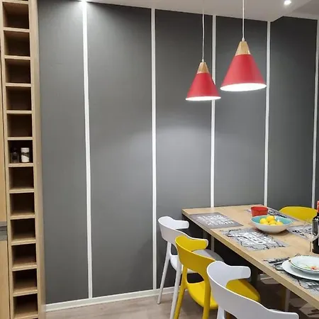 Helga's Deluxe 3 تيرانا